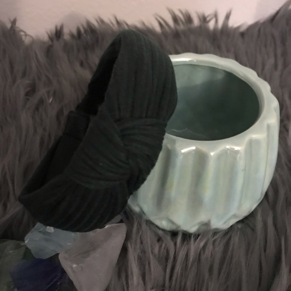 NW Rib Knit Knot Headband - Picture 2 of 4